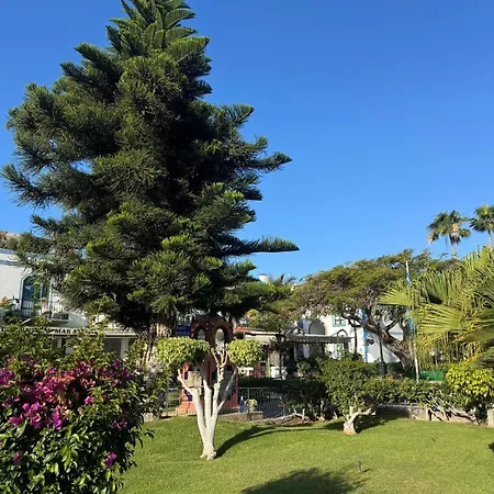 Yate Rock & Roll Ботель Пуэрто-де-Моган