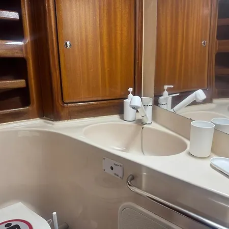 Ботель Yate Rock & Roll *