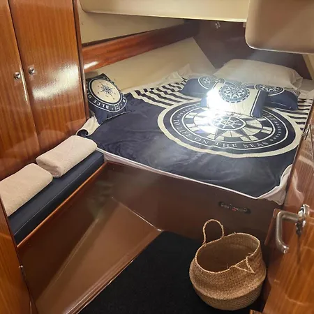 Yate Rock & Roll Ботель Пуэрто-де-Моган