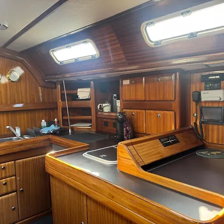 Yate Rock & Roll Ботель Пуэрто-де-Моган