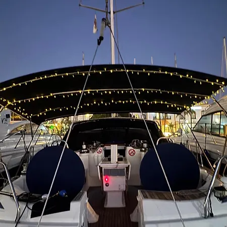 Yate Rock & Roll Botel *