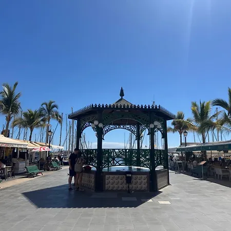 Yate Rock & Roll Bådhotel