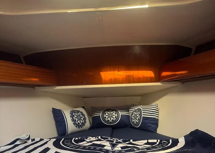 Yate Rock & Roll 보트호텔 *